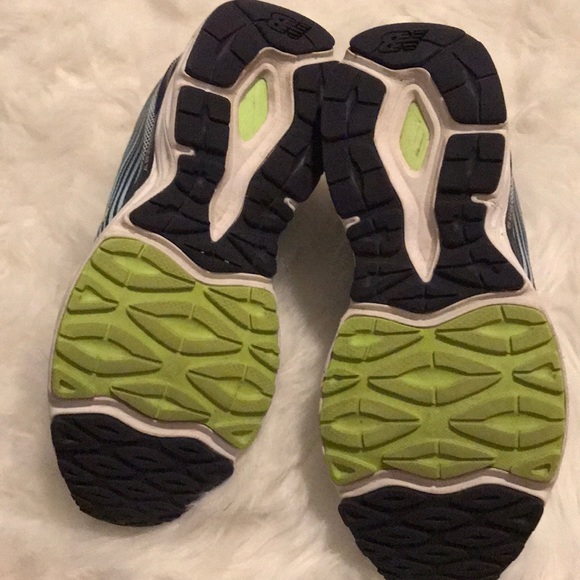 New balance tennis shoes - Picture 5 of 6